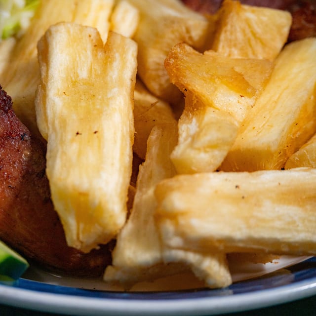 Yuca Frita O Sancochada.